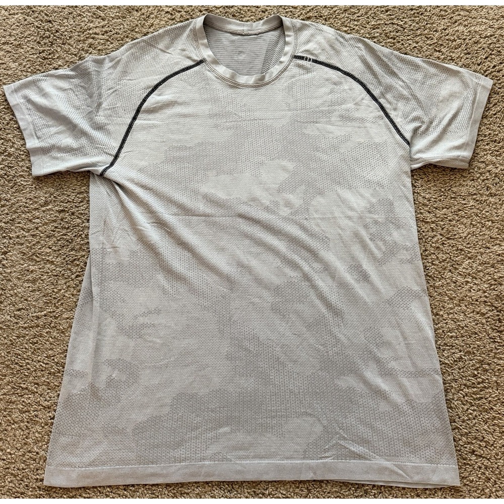 Lululemon T Shirt Metal Vent Training Short Sleeve gray Camo stretch Size XL